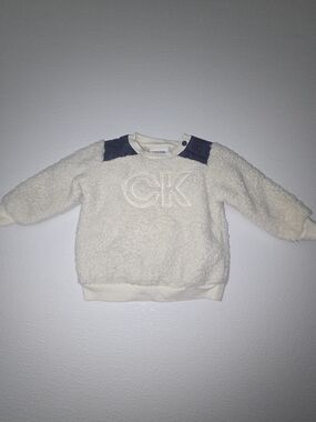 Calvin Klein Cream Sherpa Sweatshirt with Navy Shoulder Panels Baby Boy 6/9 Mont